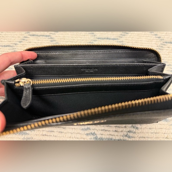 SOLD COACH Classic Everyday Accordion Long Zip Around Crossgrain Wallet - Picture 12 of 16